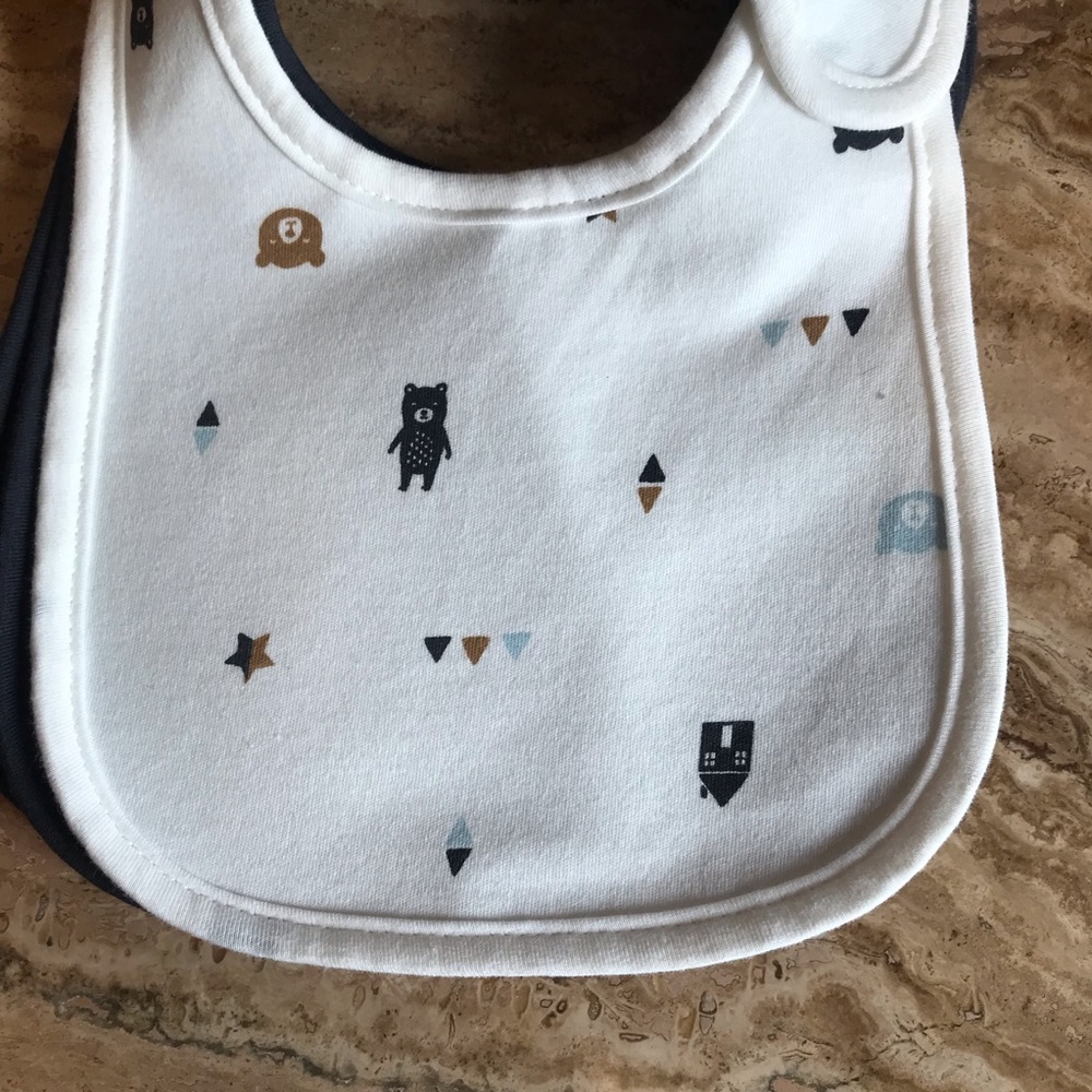 Carter’s Little Baby Basics 4 pack Bibs - Picture 5 of 7